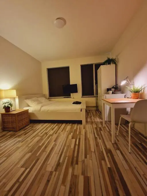 Private Room 202 - Eindhoven - By T&S. 0*,